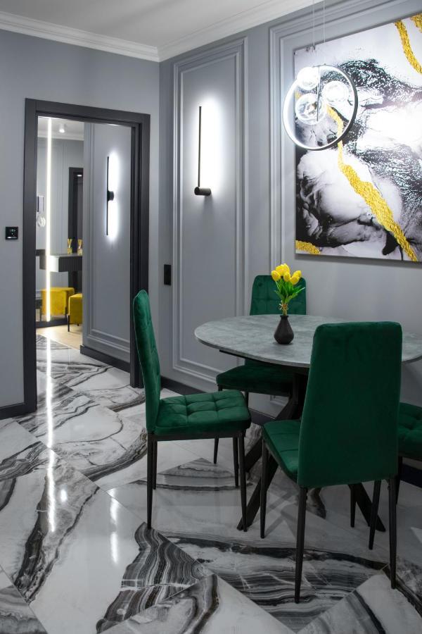 Royal 2 Apartments On Shevchenka 38 Str 리비프 외부 사진